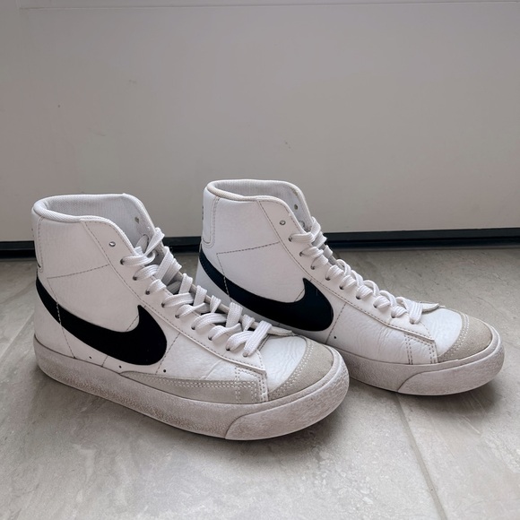 Nike Blazers Women’s Size 5.5 / Youth Size 4 - Picture 1 of 4